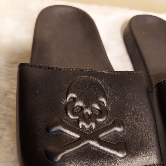 Skull slides - Picture 2 of 4